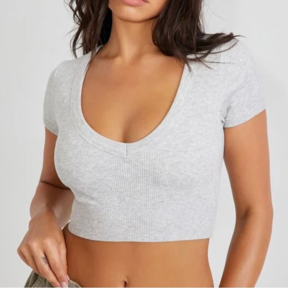 Garage Sonia Seamless Plunge Tee / size M